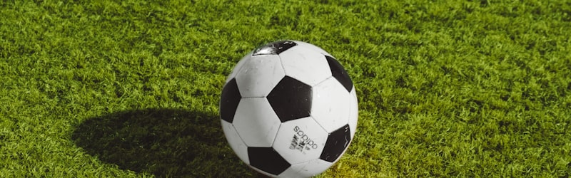 世界杯比赛场馆内部全景，观众席座无虚席