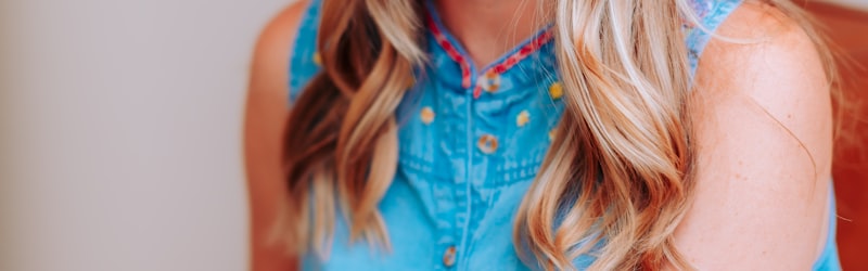 VAR视频助理裁判正在操作回放系统